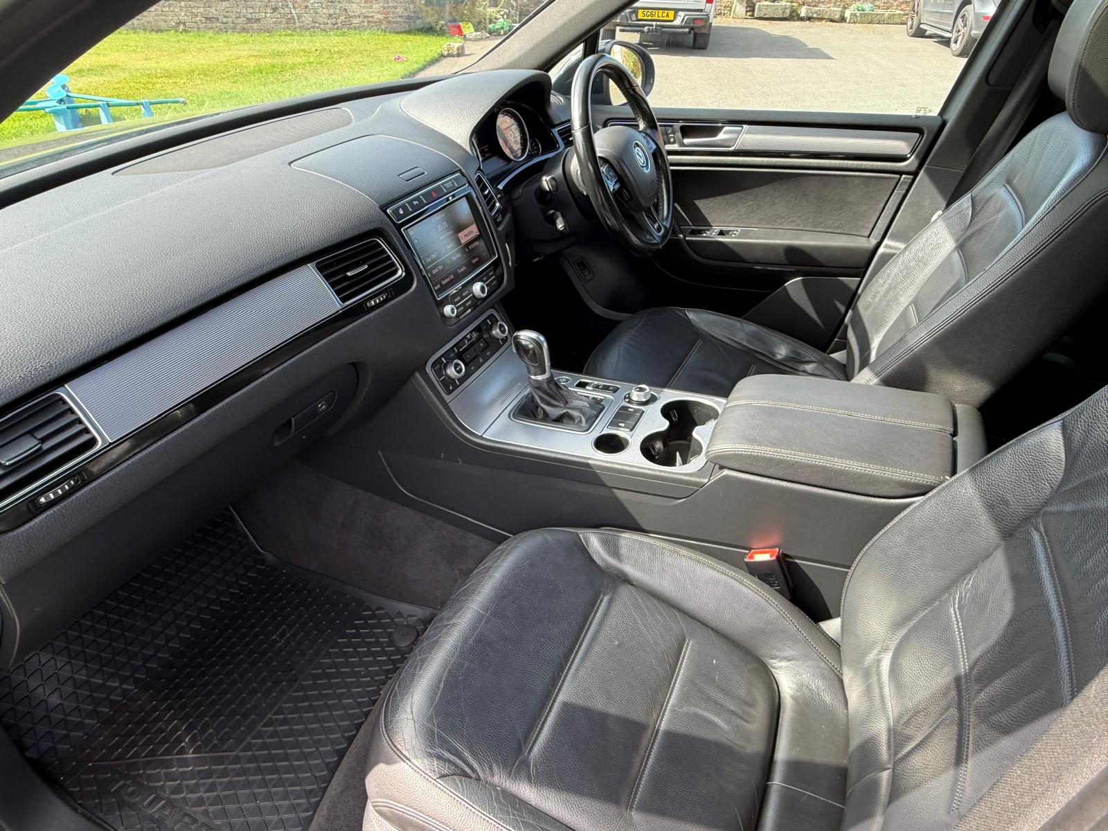 
								Volkswagen Touareg 3.0V6 TD R-Line 4Motion full									