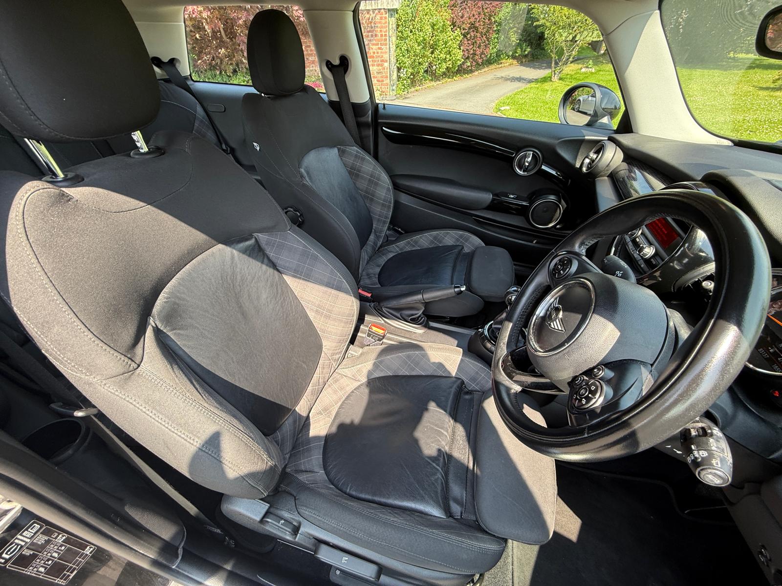 
								2015 Mini Cooper S Hatchback full									