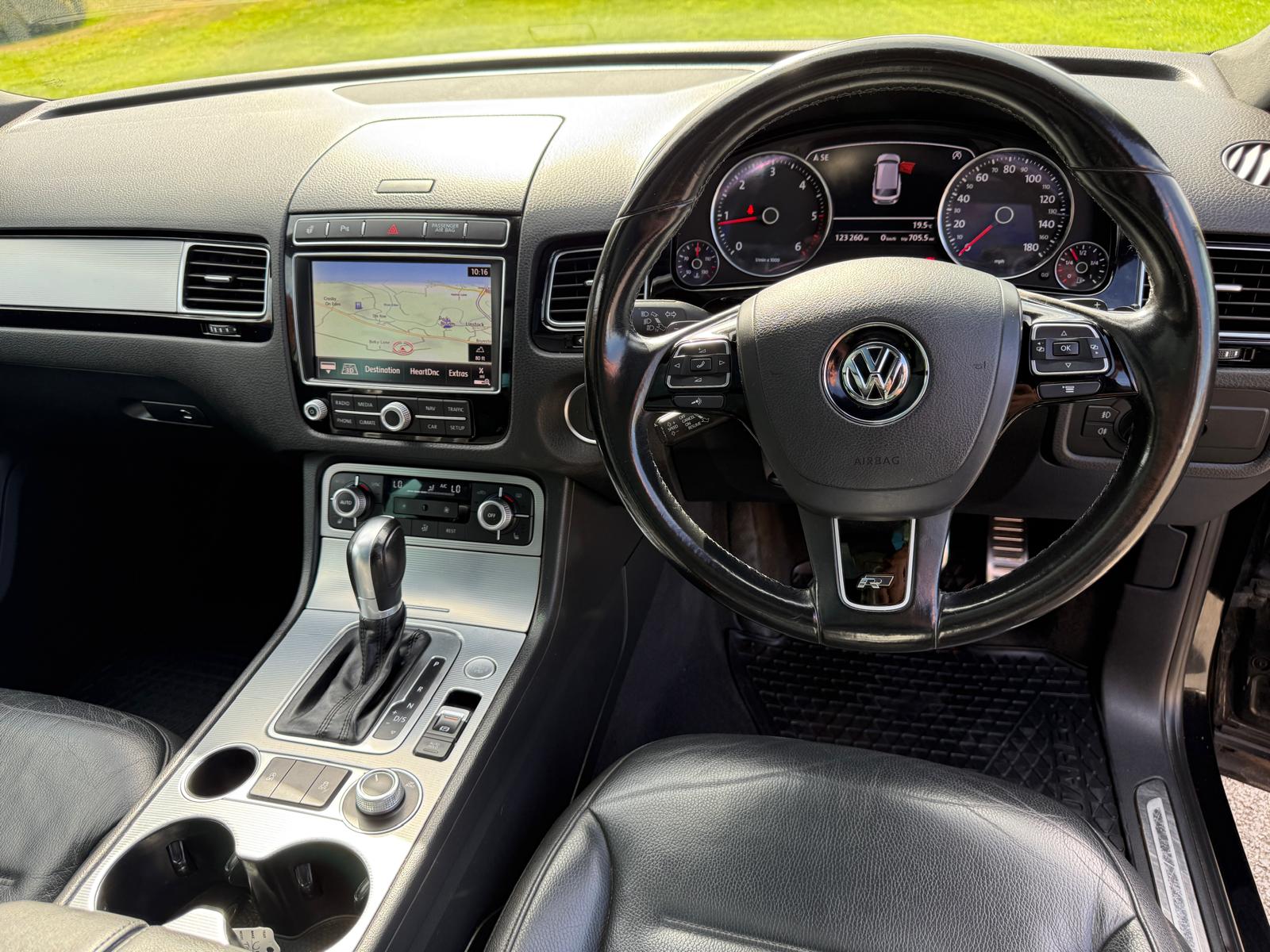 
								Volkswagen Touareg 3.0V6 TD R-Line 4Motion full									