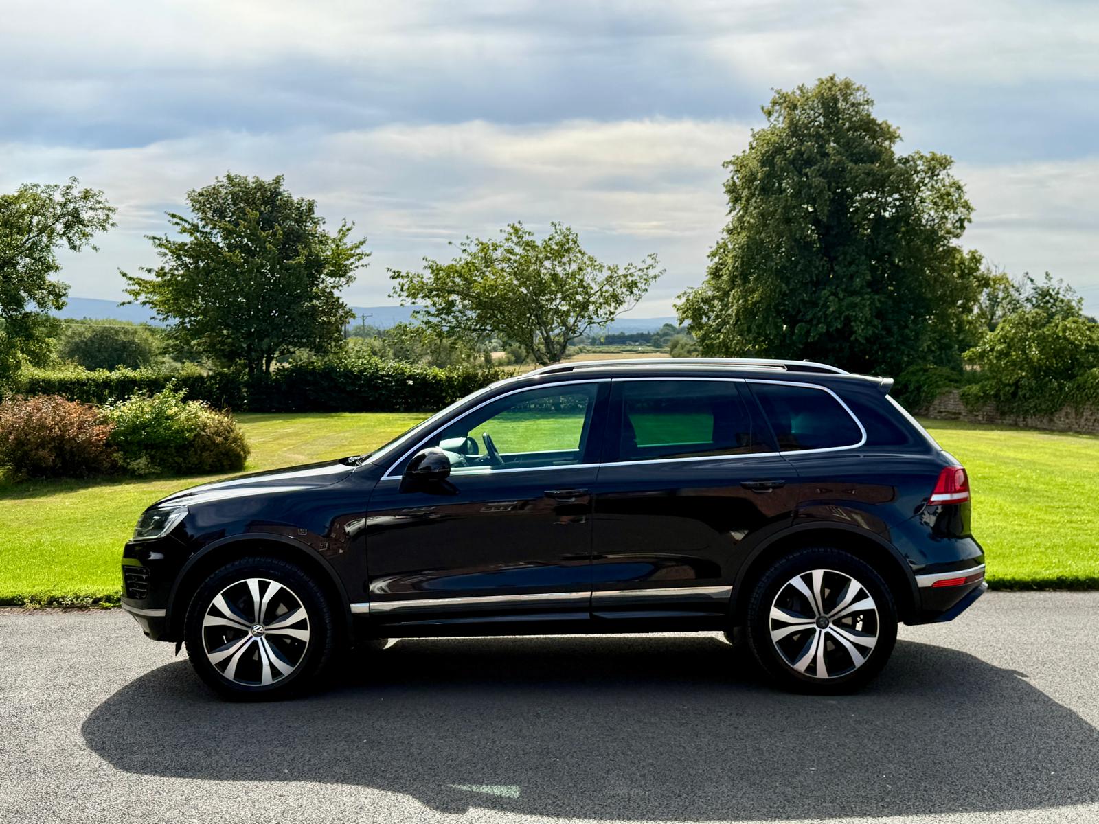 
								Volkswagen Touareg 3.0V6 TD R-Line 4Motion full									