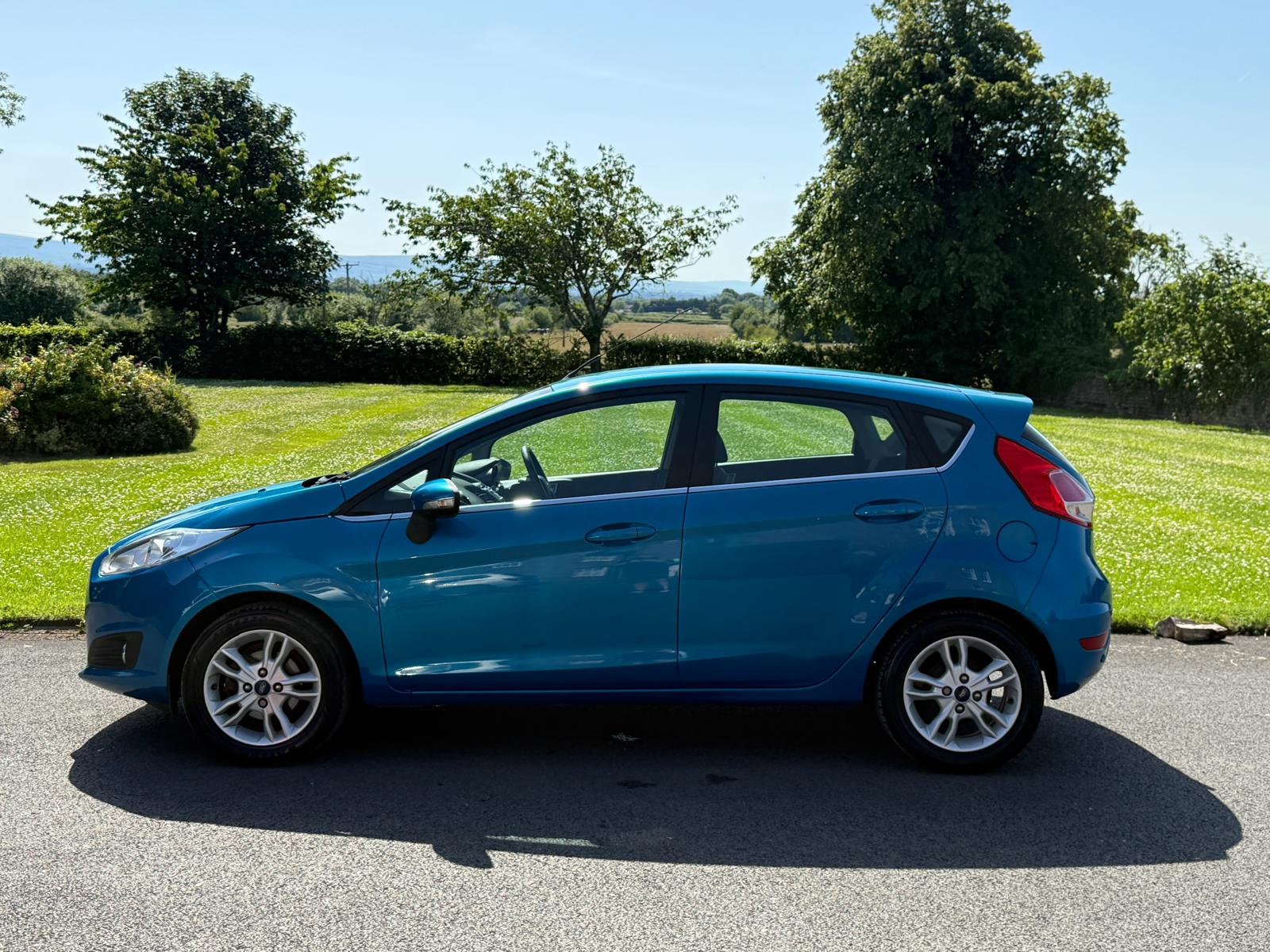 
								2015 Ford Fiesta 1.25 Zetec Hatchback full									