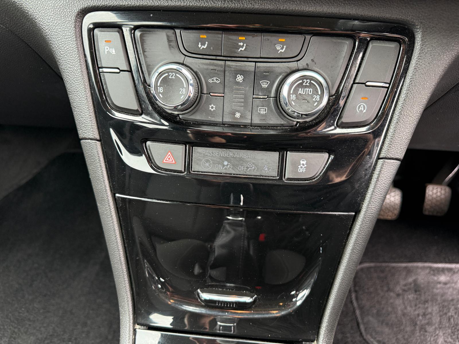
								2017 Vauxhall Mokka X Active Hatchback full									