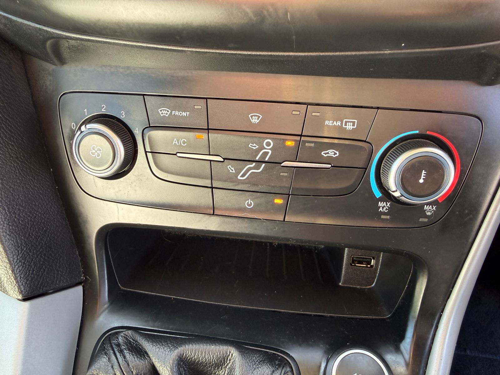 
								Ford Focus 1.5 TDCi Zetec 5dr full									