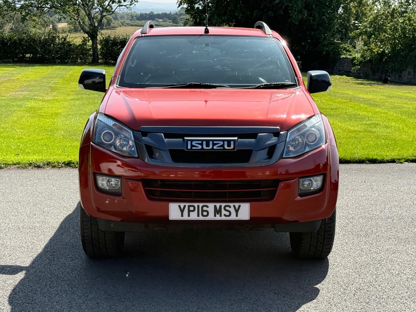 
								Isuzu D-Max 2.5 TD Blade Automatic full									
