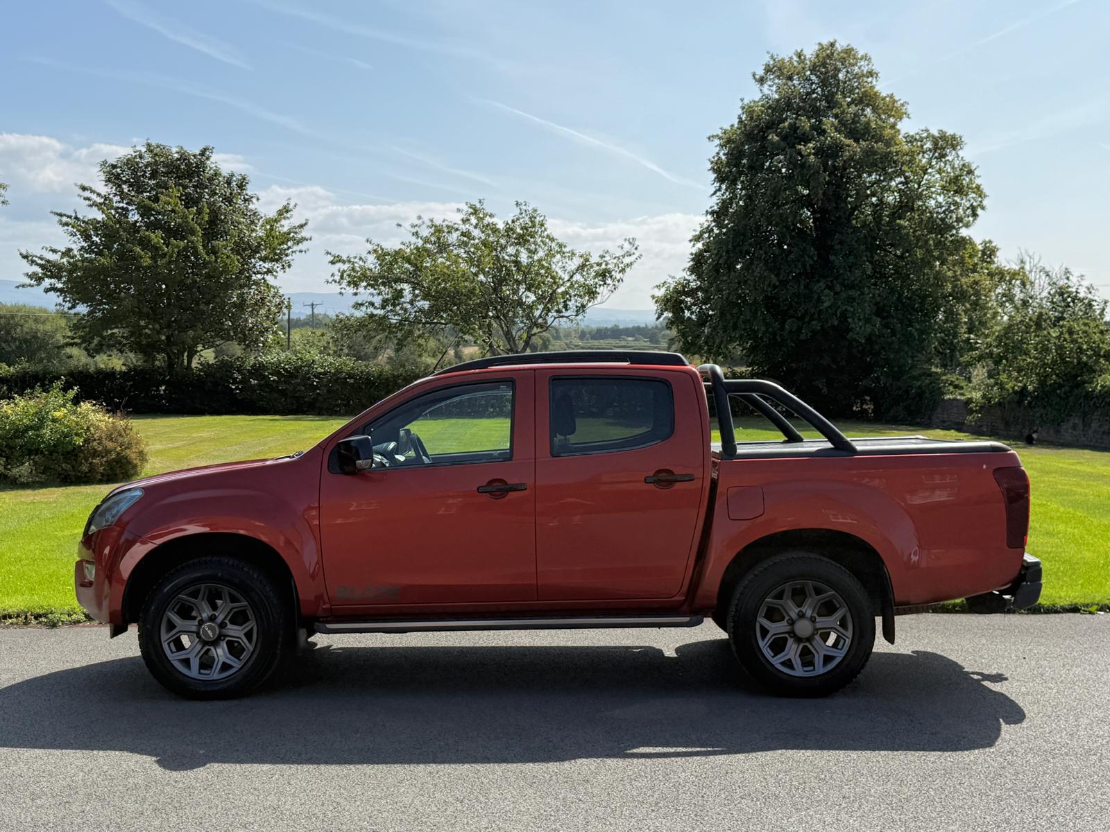 
								Isuzu D-Max 2.5 TD Blade Automatic full									