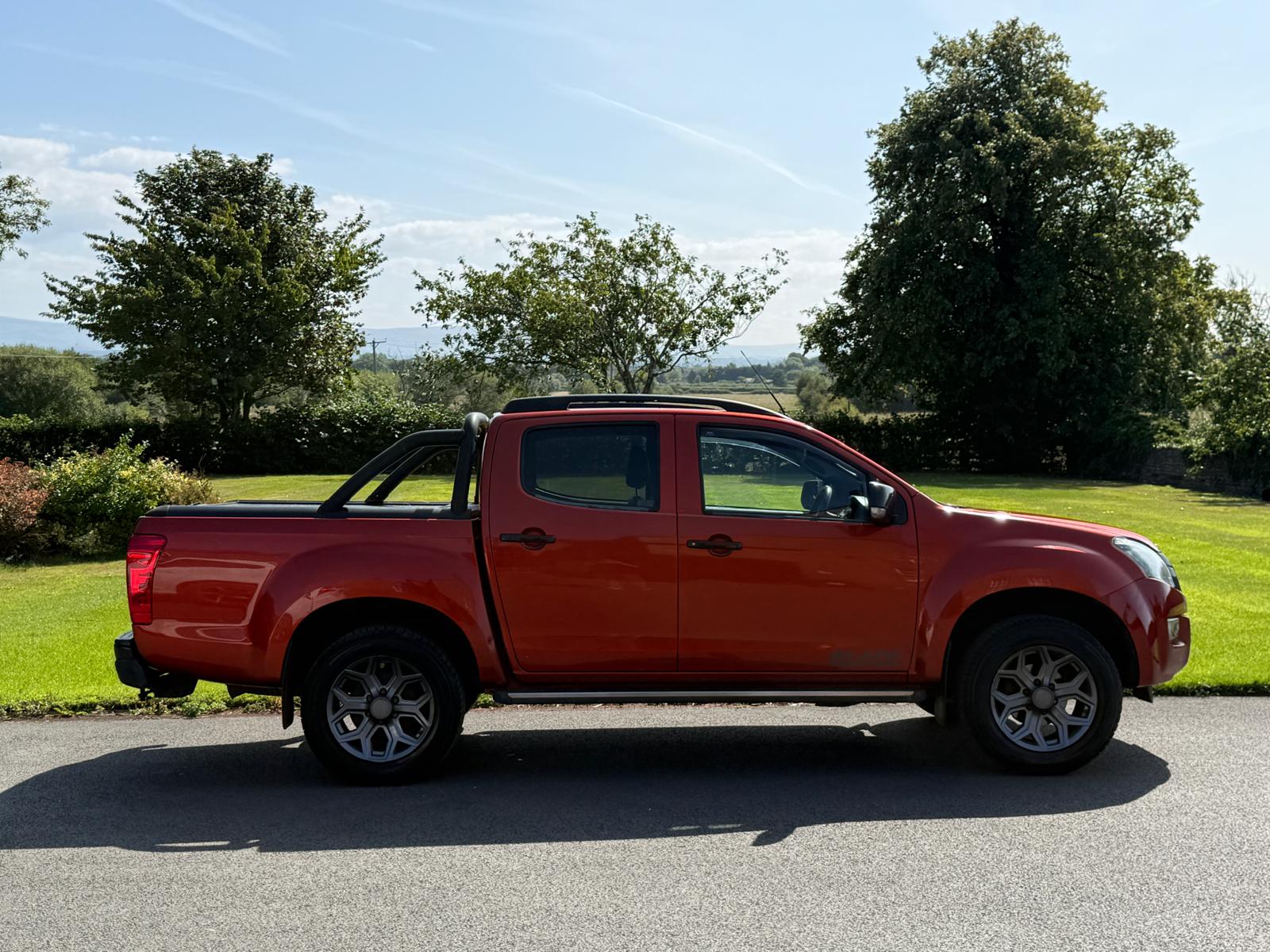 
								Isuzu D-Max 2.5 TD Blade Automatic full									