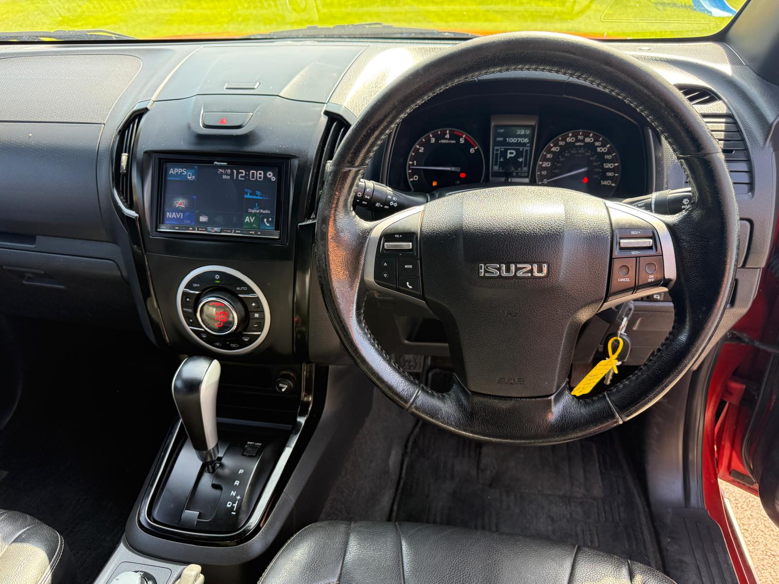 
								Isuzu D-Max 2.5 TD Blade Automatic full									