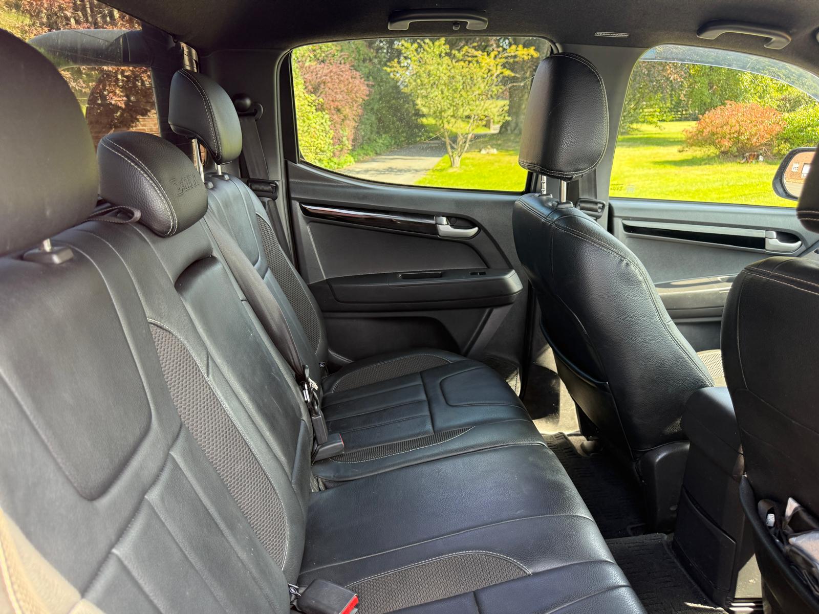 
								Isuzu D-Max 2.5 TD Blade Automatic full									