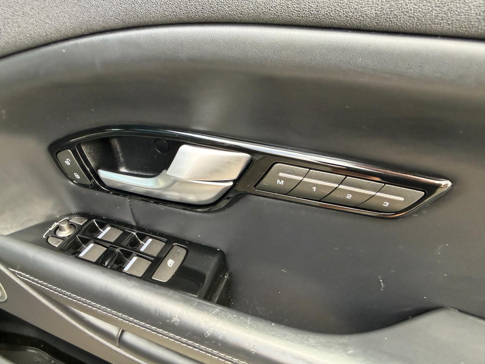 
								Land Rover Evoque HSE Dynamic full									