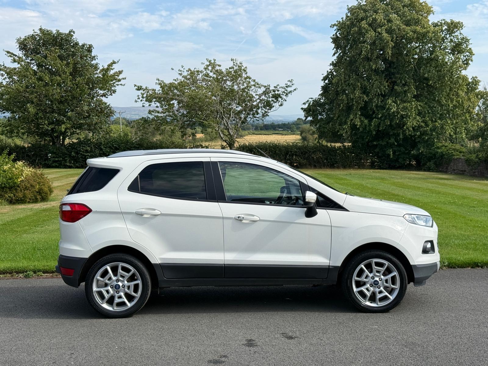 
								2017 Ford EcoSport 1.5 TDCi Titanium full									
