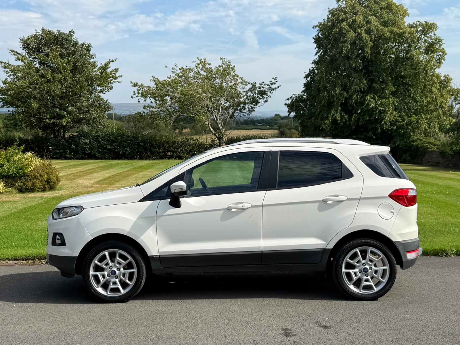 
								2017 Ford EcoSport 1.5 TDCi Titanium full									