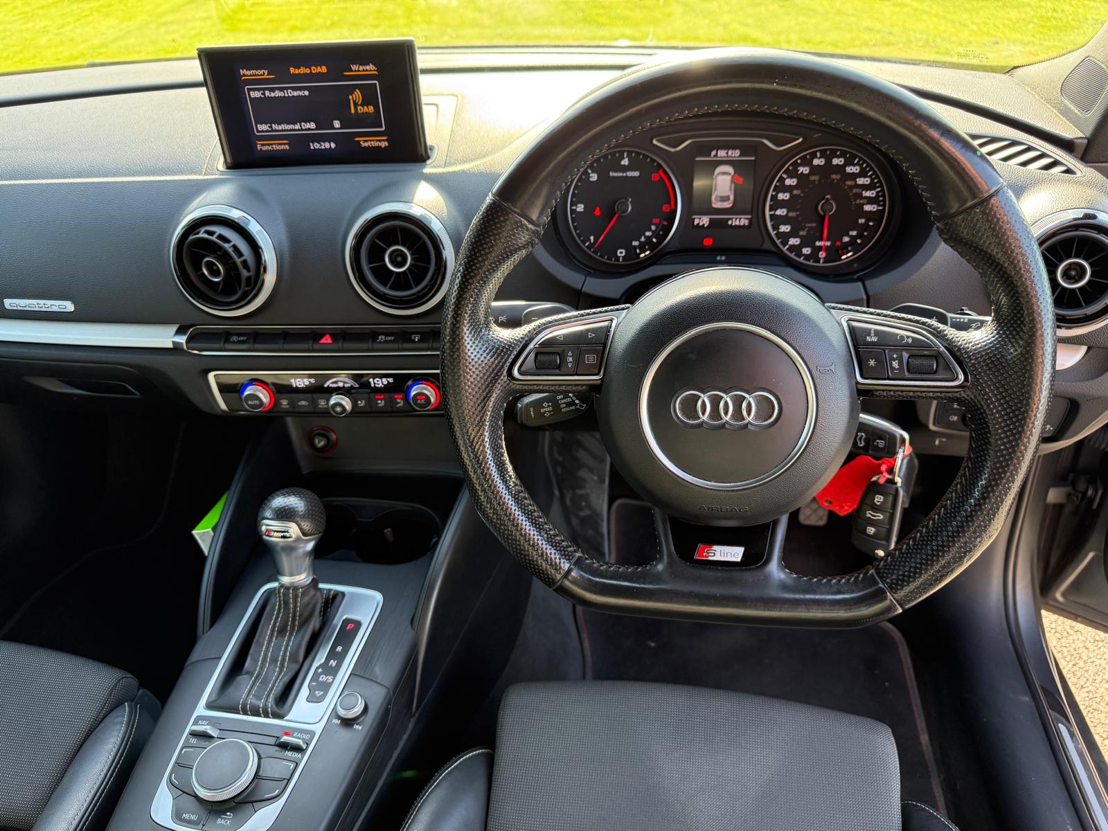 
								Audi A3 2.0 TDi S-Line Quattro S-Tronic full									