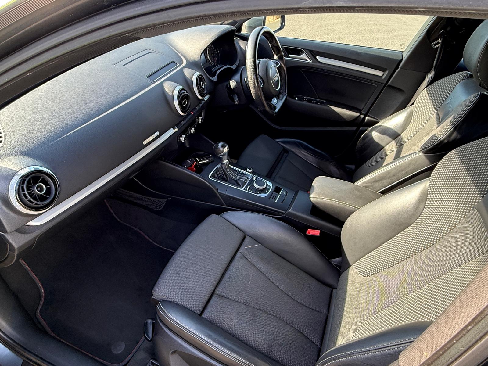 
								Audi A3 2.0 TDi S-Line Quattro S-Tronic full									