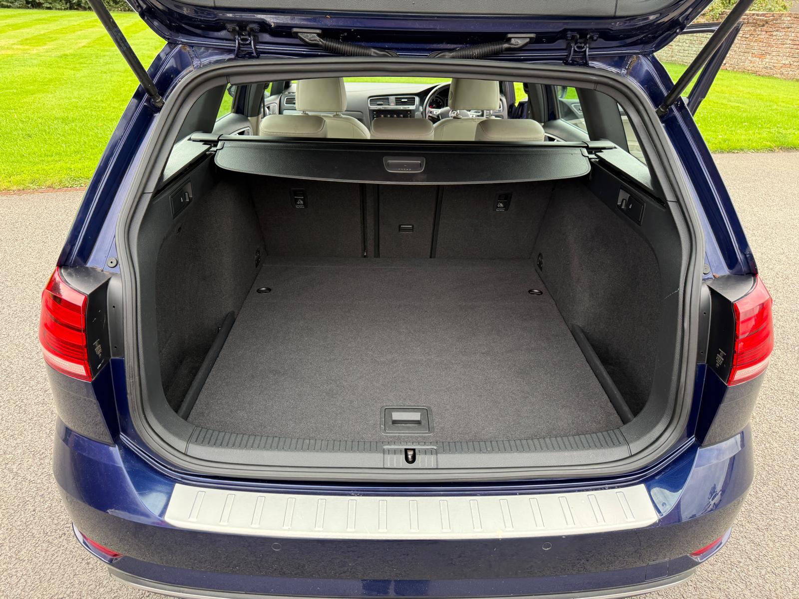 
								Volkswagen Golf 1.4 TSI SE Navigation Automatic Estate full									