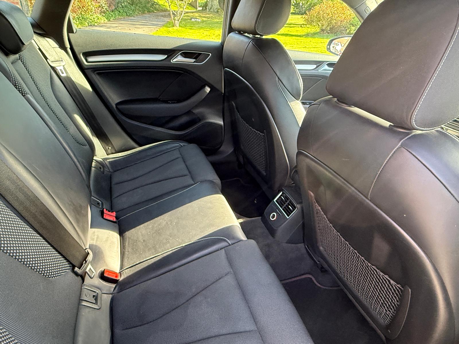 
								Audi A3 2.0 TDi S-Line Quattro S-Tronic full									
