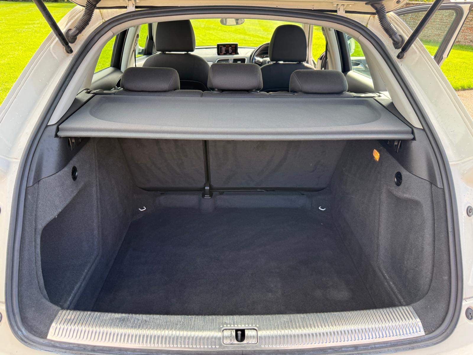 
								AUDI Q3 2.0 TDI SE 6 SPEED MANUAL full									