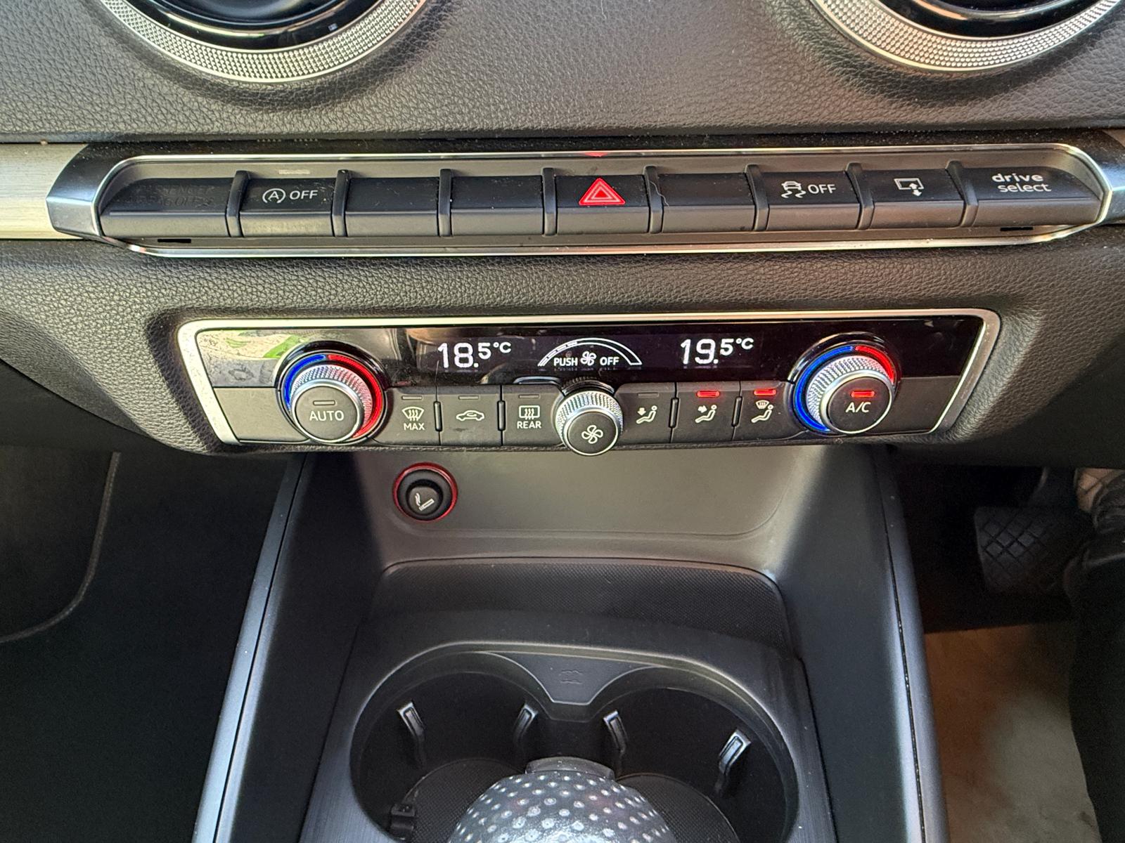 
								Audi A3 2.0 TDi S-Line Quattro S-Tronic full									