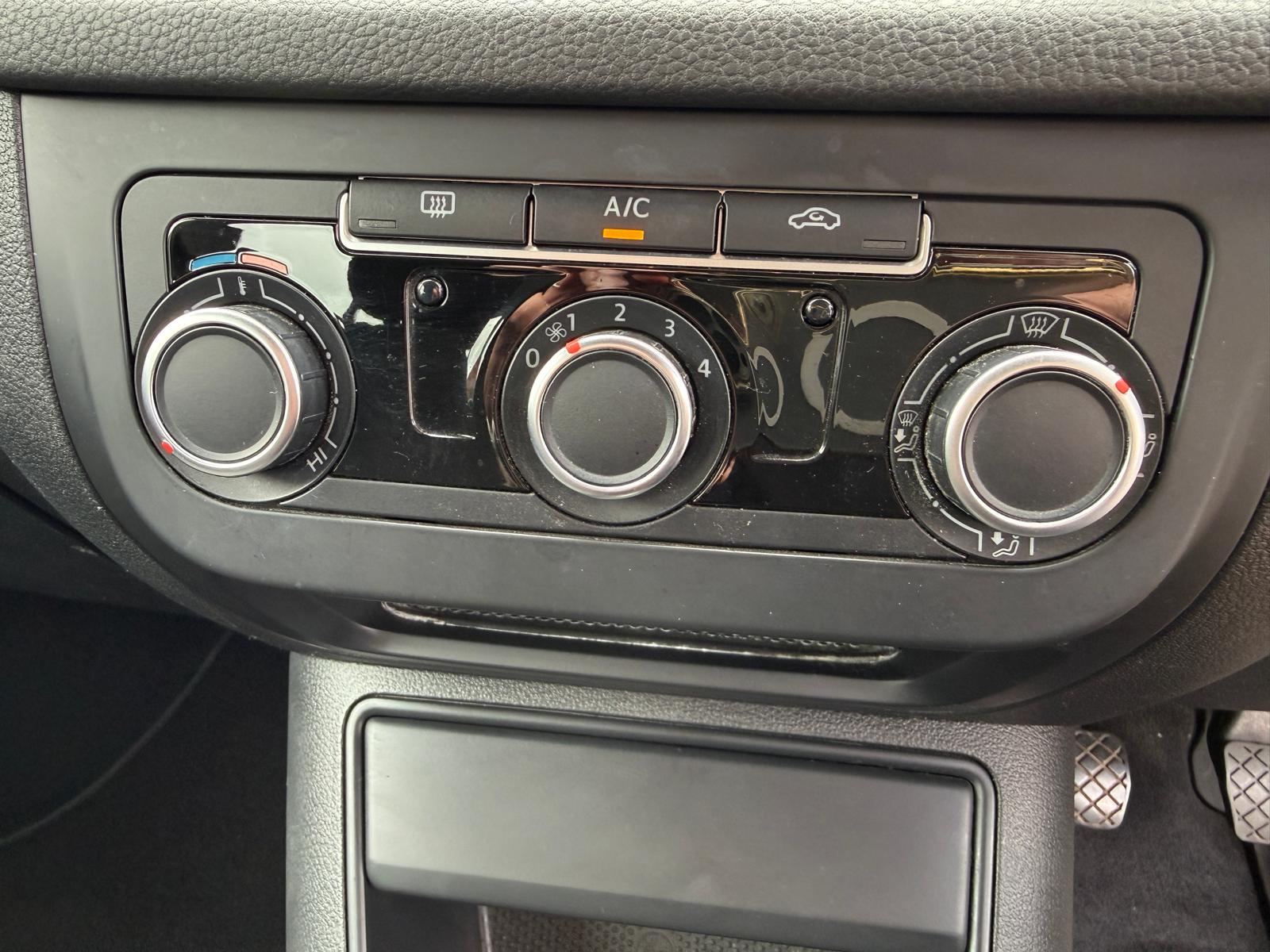 
								2014 Volkswagen Tiguan S 2.0 TDi Bluemotion SUV full									