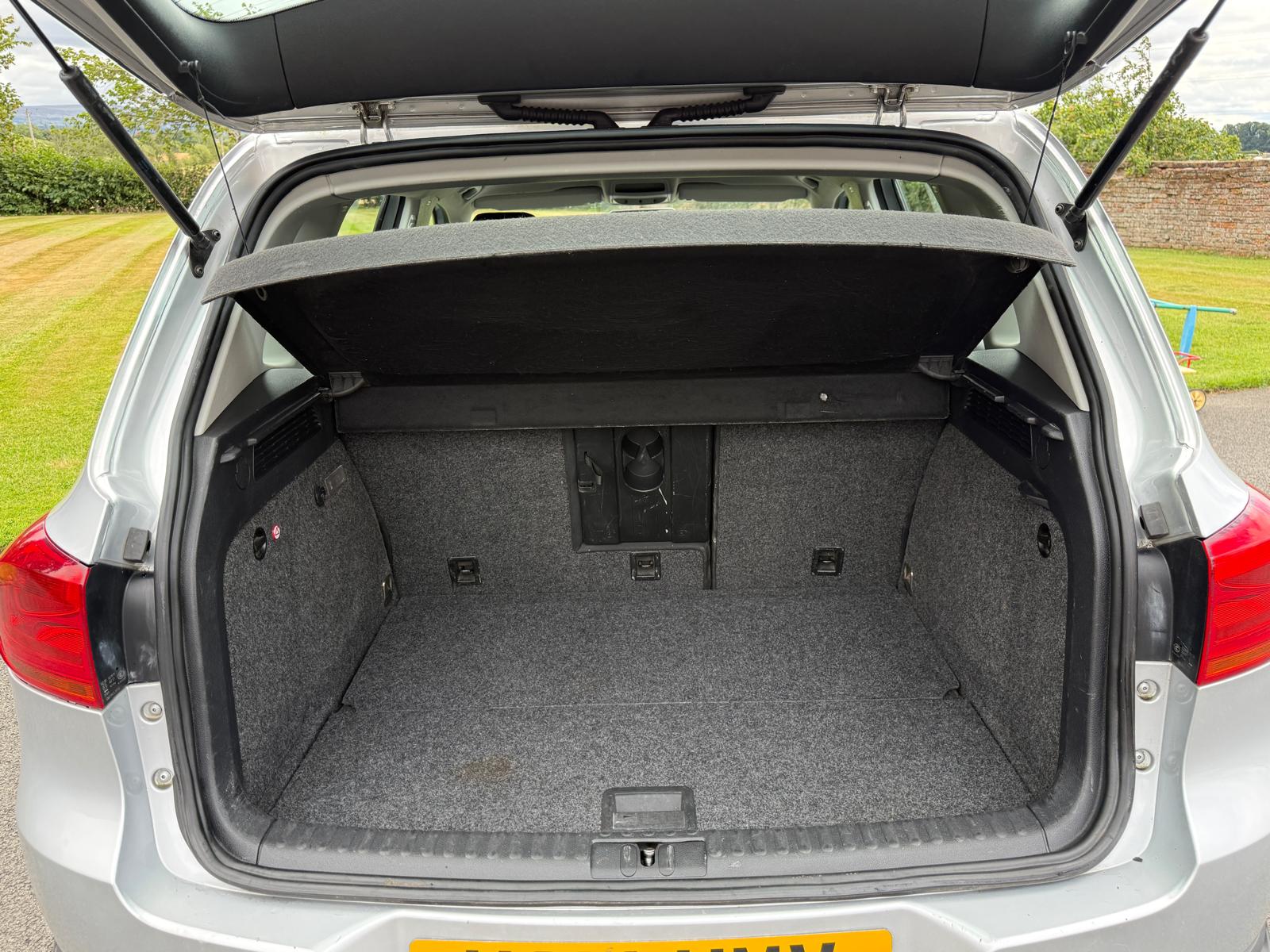 
								2014 Volkswagen Tiguan S 2.0 TDi Bluemotion SUV full									