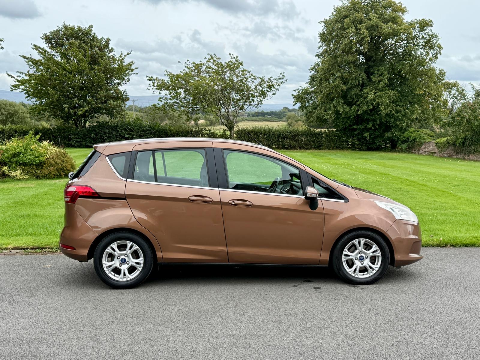 
								Ford B-Max 1.5 TDCi Zetec full									