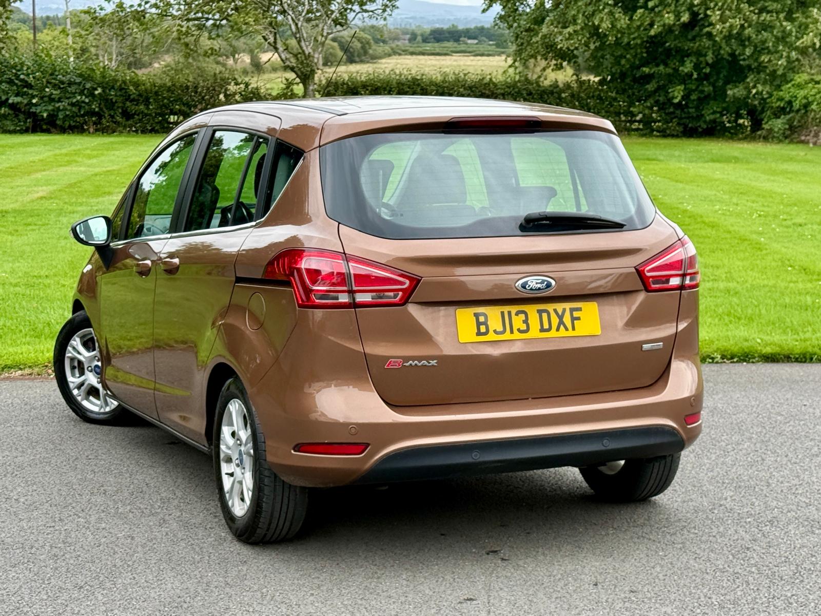 
								Ford B-Max 1.5 TDCi Zetec full									