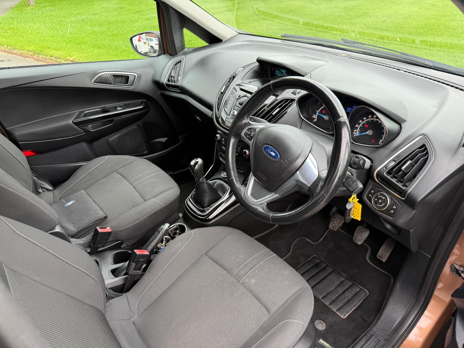 
								Ford B-Max 1.5 TDCi Zetec full									