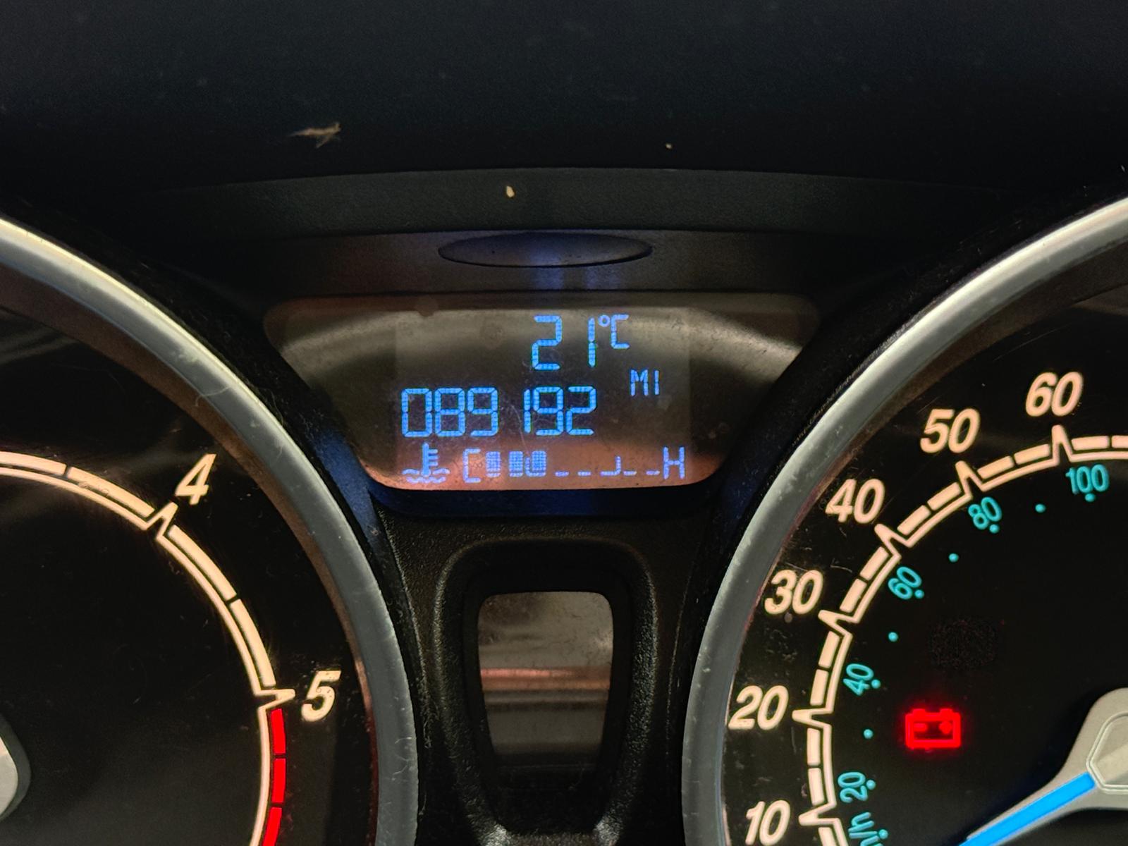 
								Ford B-Max 1.5 TDCi Zetec full									