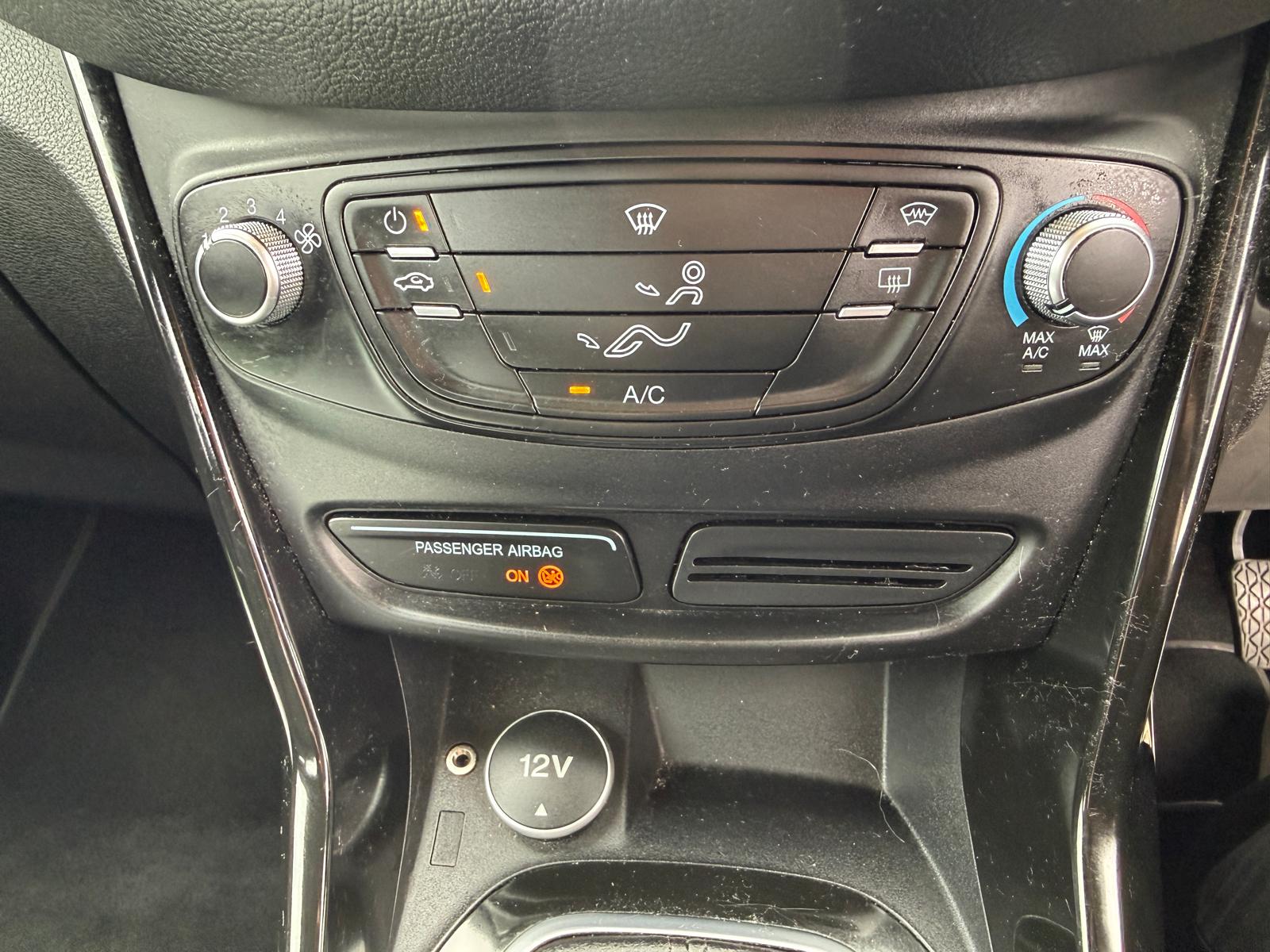 
								Ford B-Max 1.5 TDCi Zetec full									