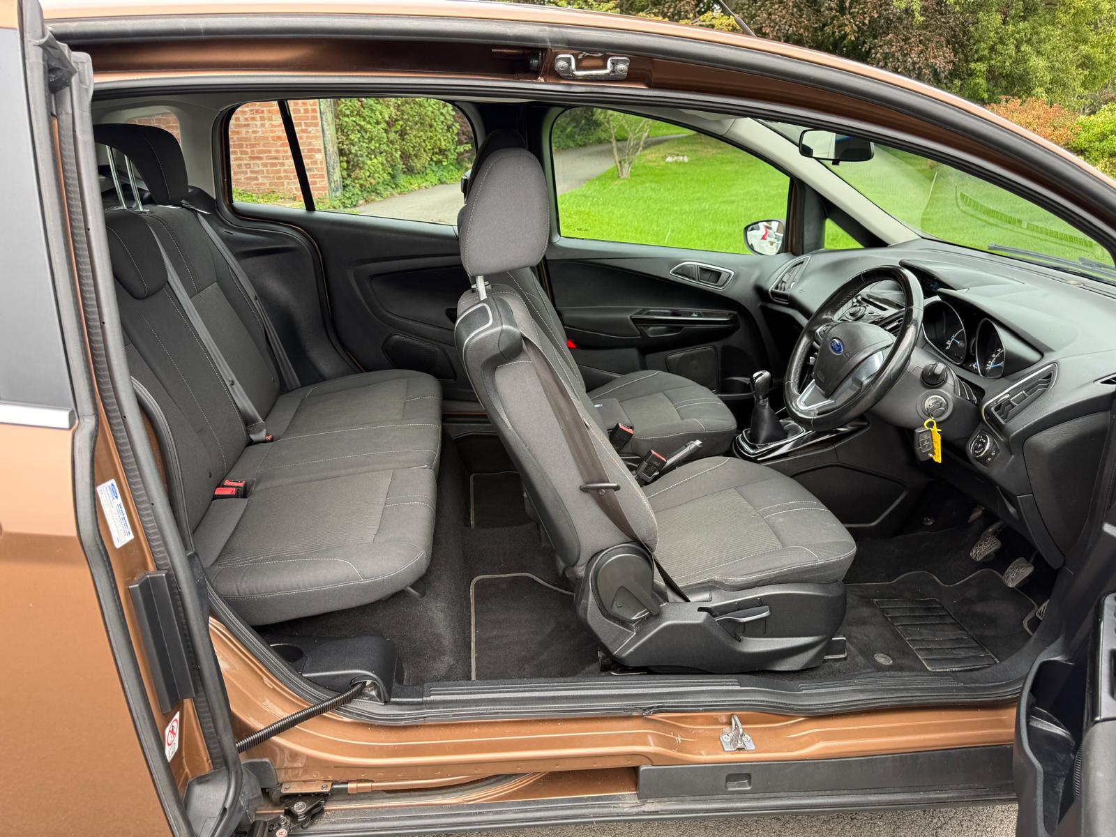 
								Ford B-Max 1.5 TDCi Zetec full									