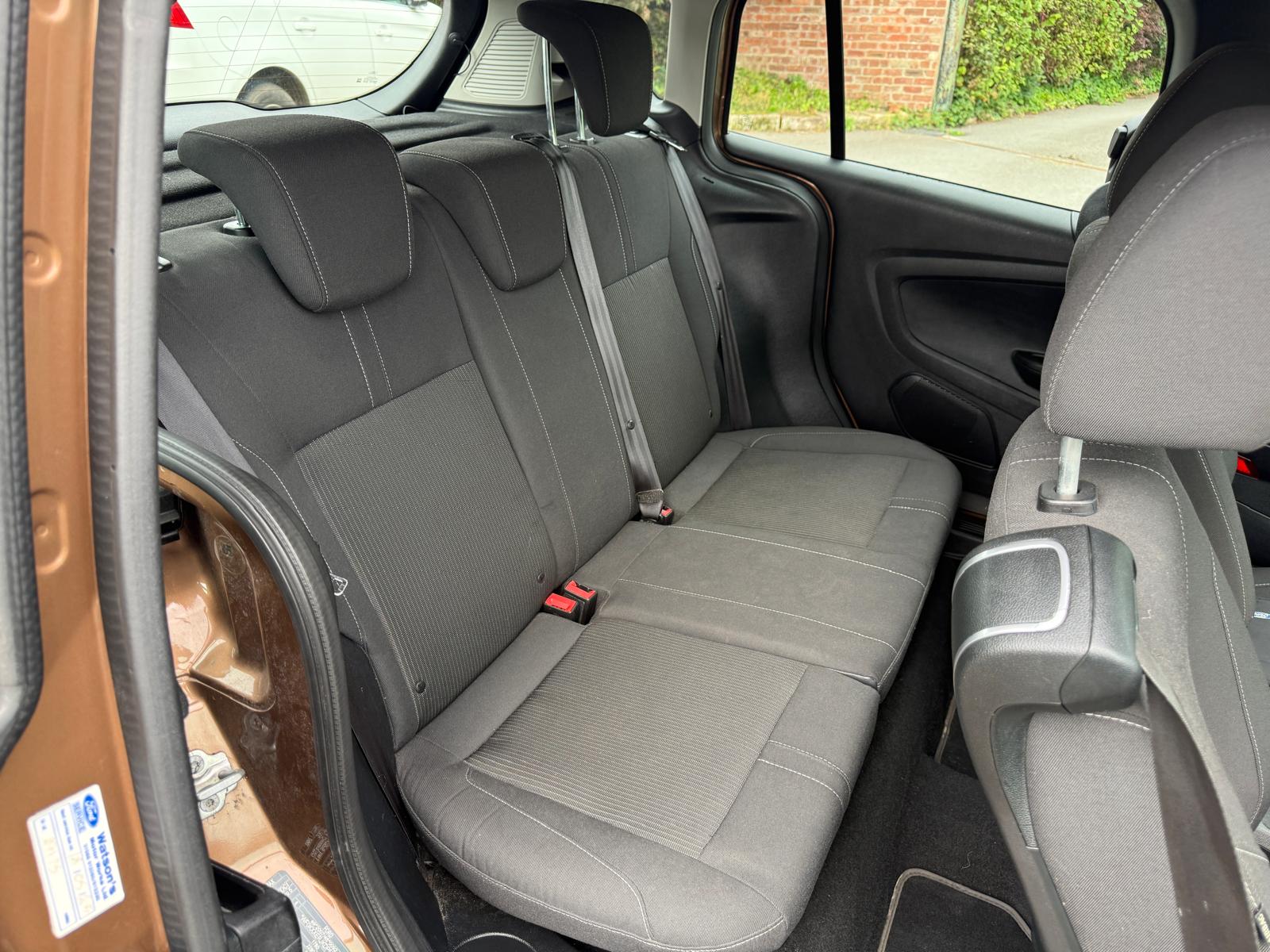 
								Ford B-Max 1.5 TDCi Zetec full									