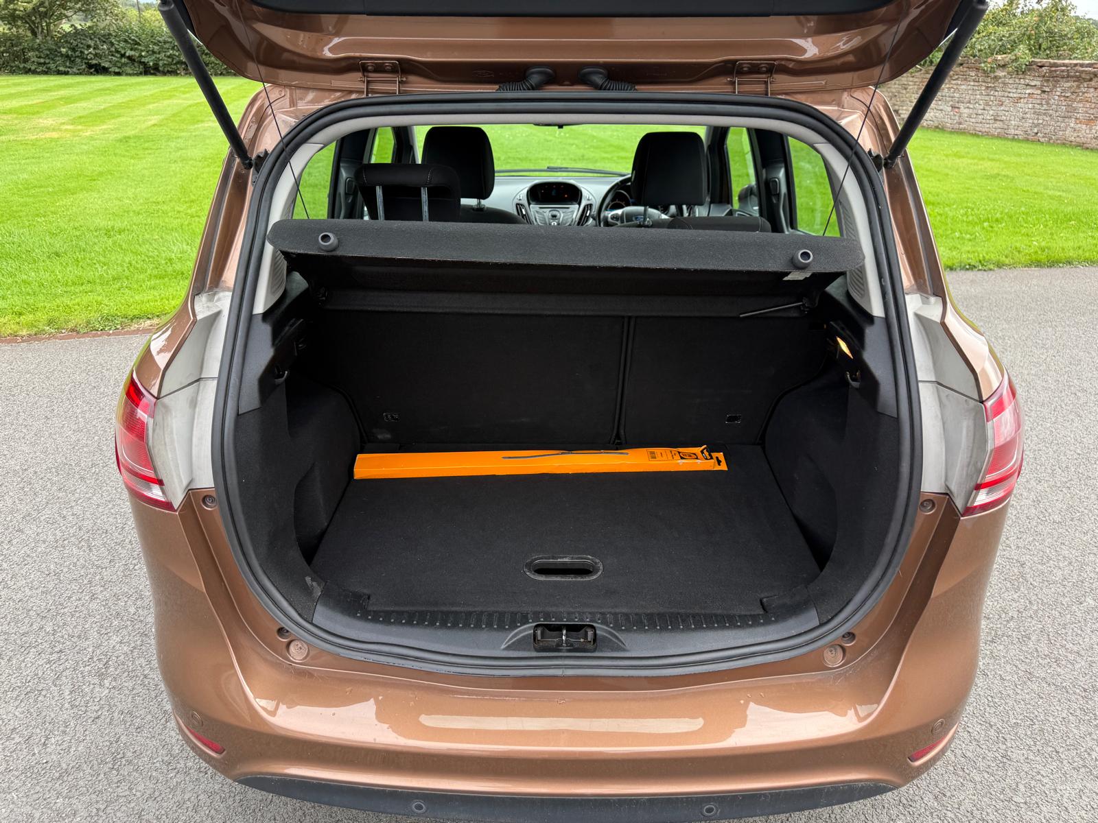 
								Ford B-Max 1.5 TDCi Zetec full									