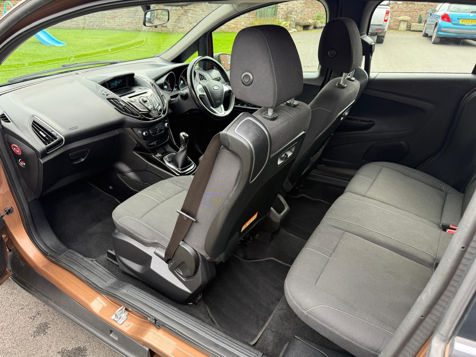 
								Ford B-Max 1.5 TDCi Zetec full									