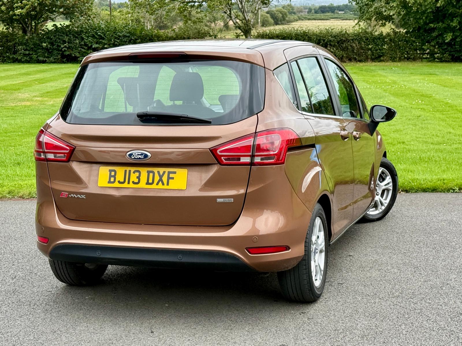 
								Ford B-Max 1.5 TDCi Zetec full									