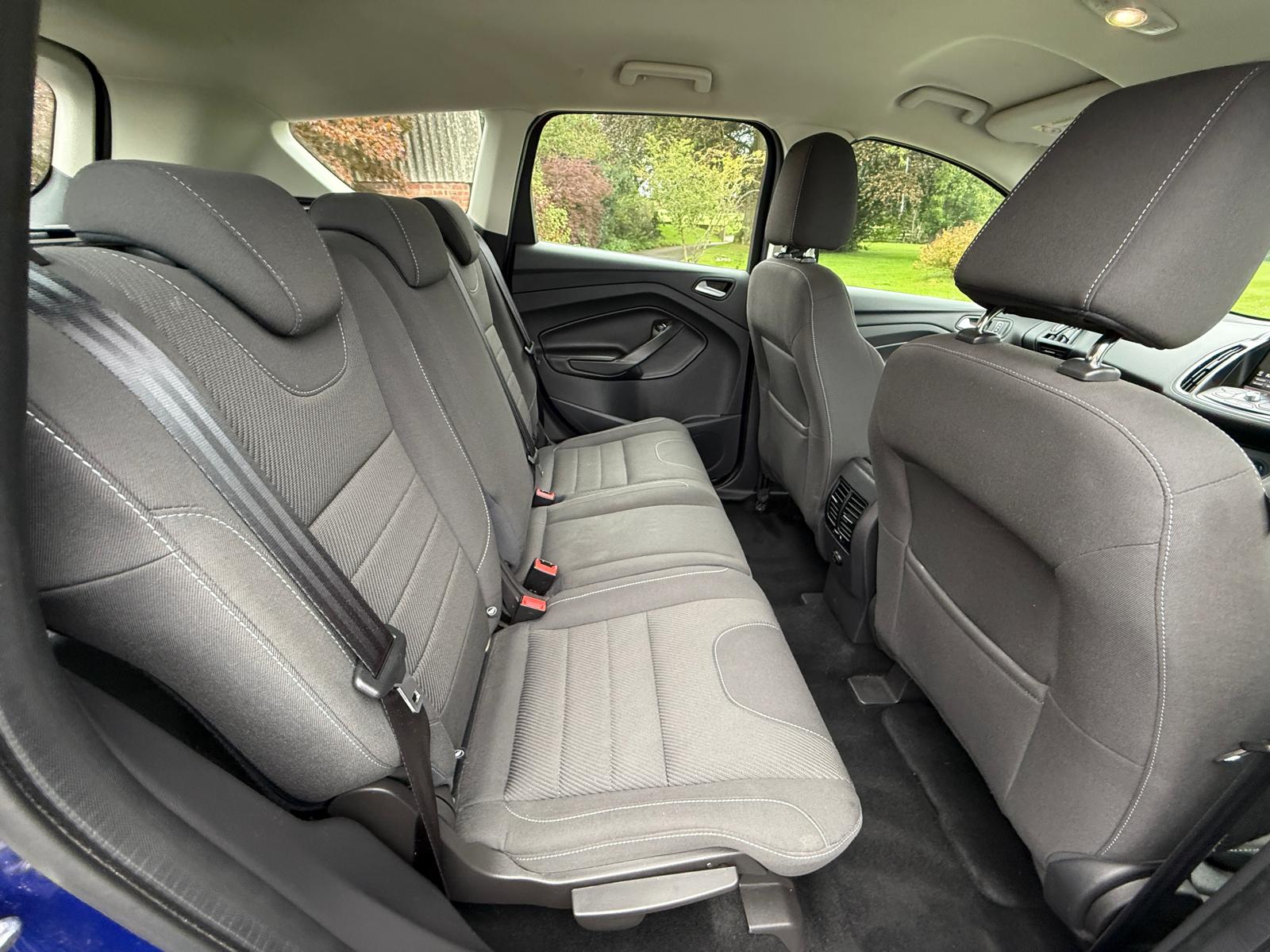 
								2016 Ford Kuga Zetec TDCi 2wd full									
