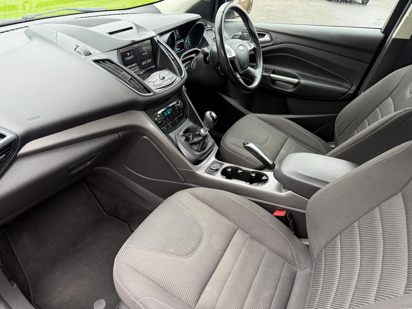 
								2016 Ford Kuga Zetec TDCi 2wd full									