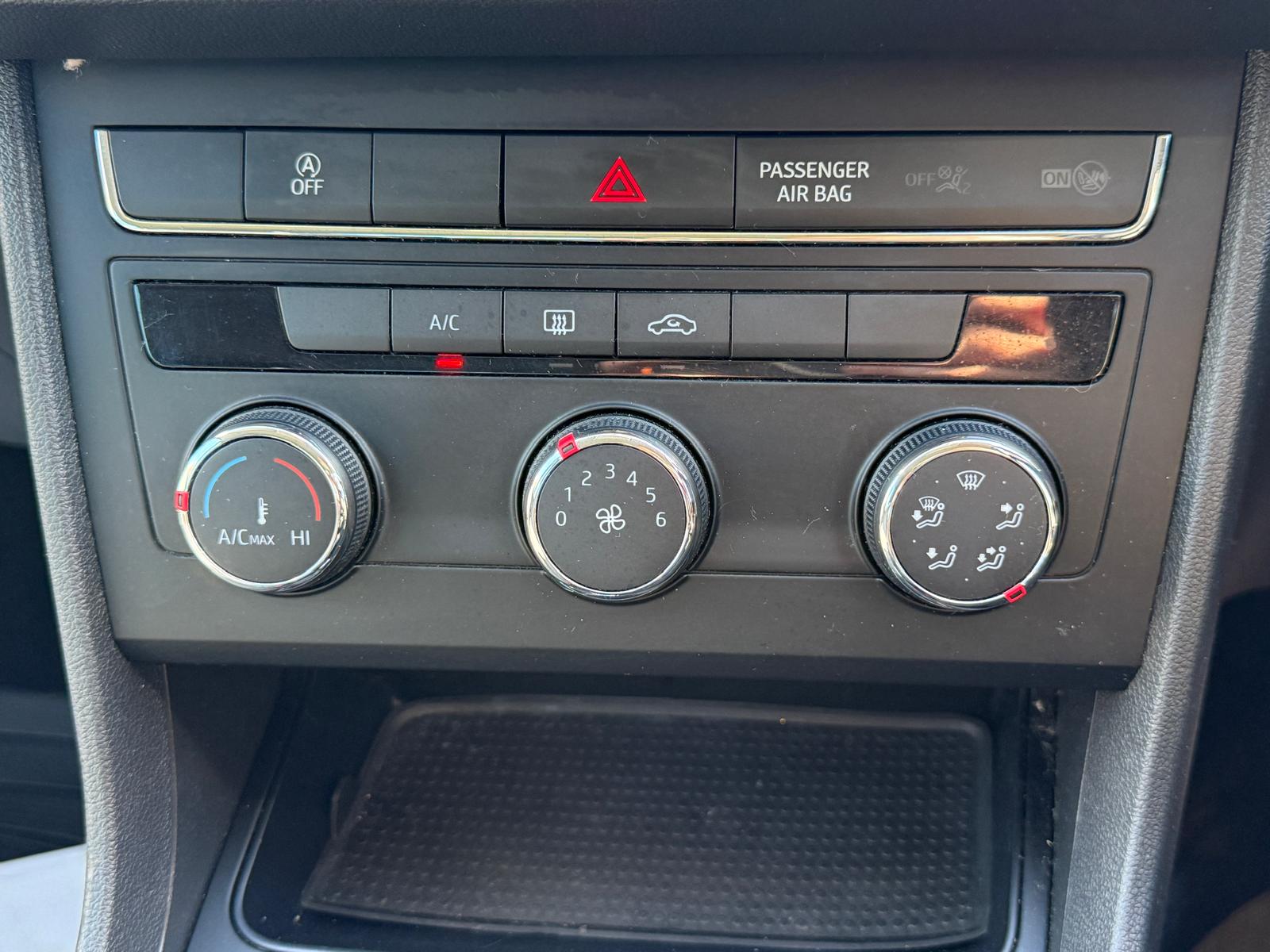 
								SEAT LEON 1.2 TSI DYNAMIC 5DR 6 SPEED MANUAL full									