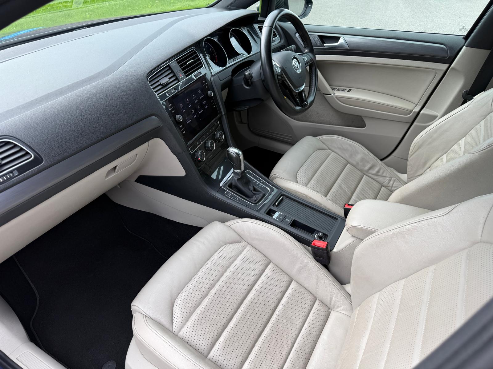 
								Volkswagen Golf 1.4 TSI SE Navigation Automatic Estate full									
