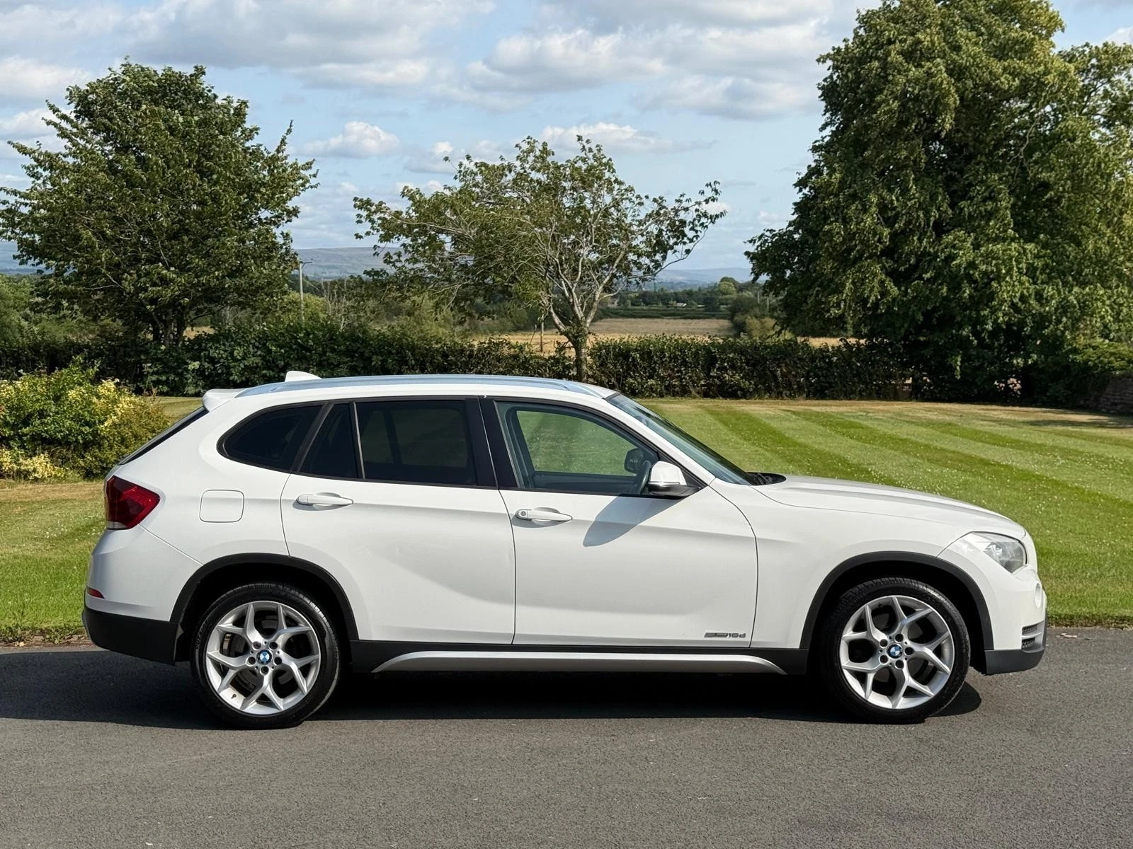 
								BMW X1 sDrive 16D xline full									