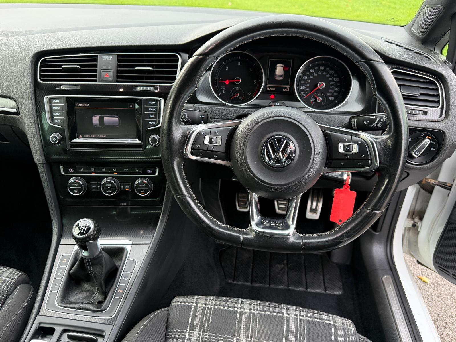 
								Volkswagen Golf GTD 2.0 TDI 5 door full									