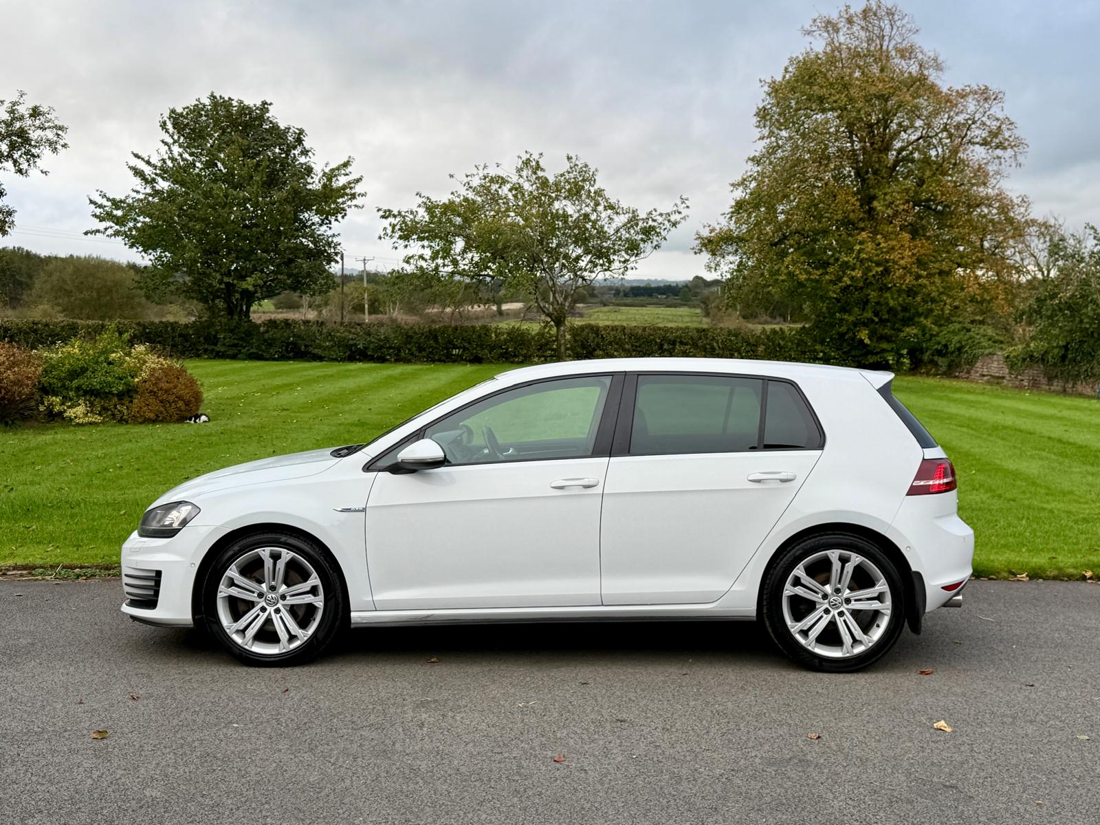 
								Volkswagen Golf GTD 2.0 TDI 5 door full									