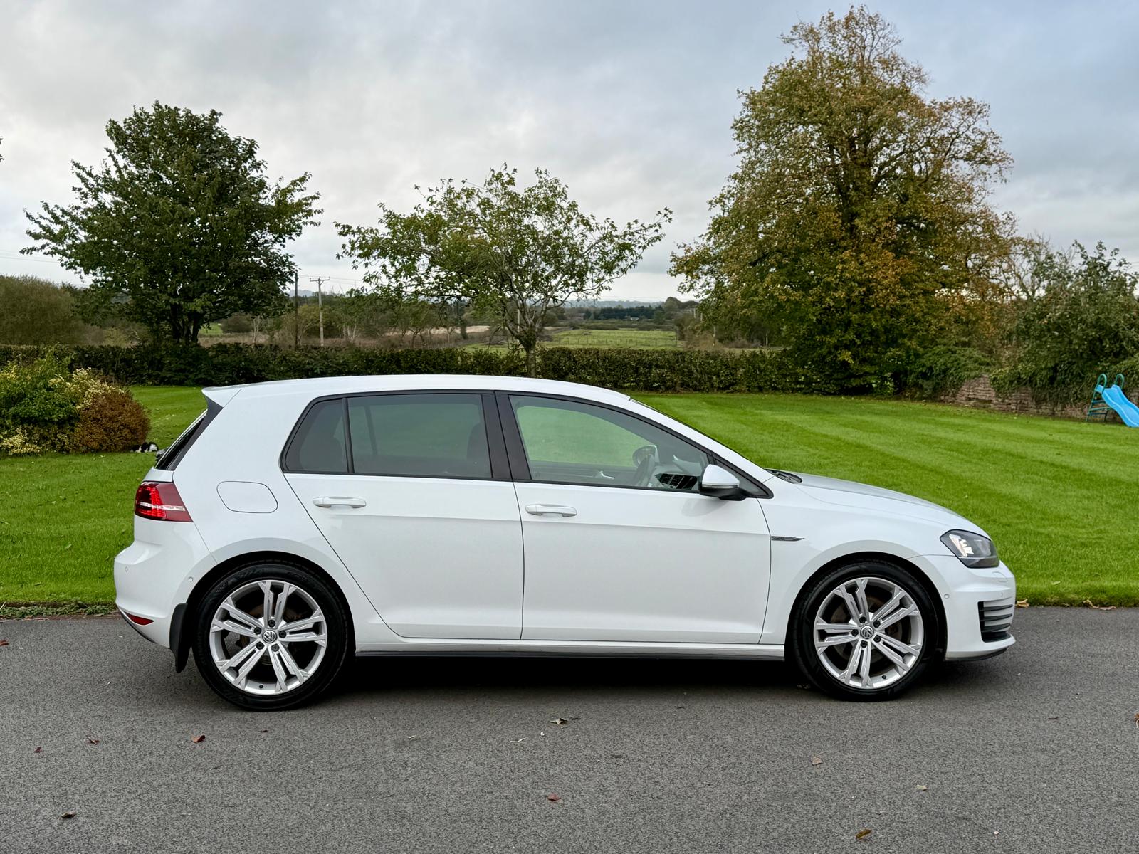
								Volkswagen Golf GTD 2.0 TDI 5 door full									