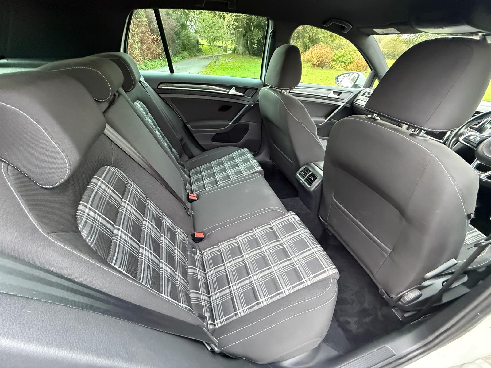 
								Volkswagen Golf GTD 2.0 TDI 5 door full									
