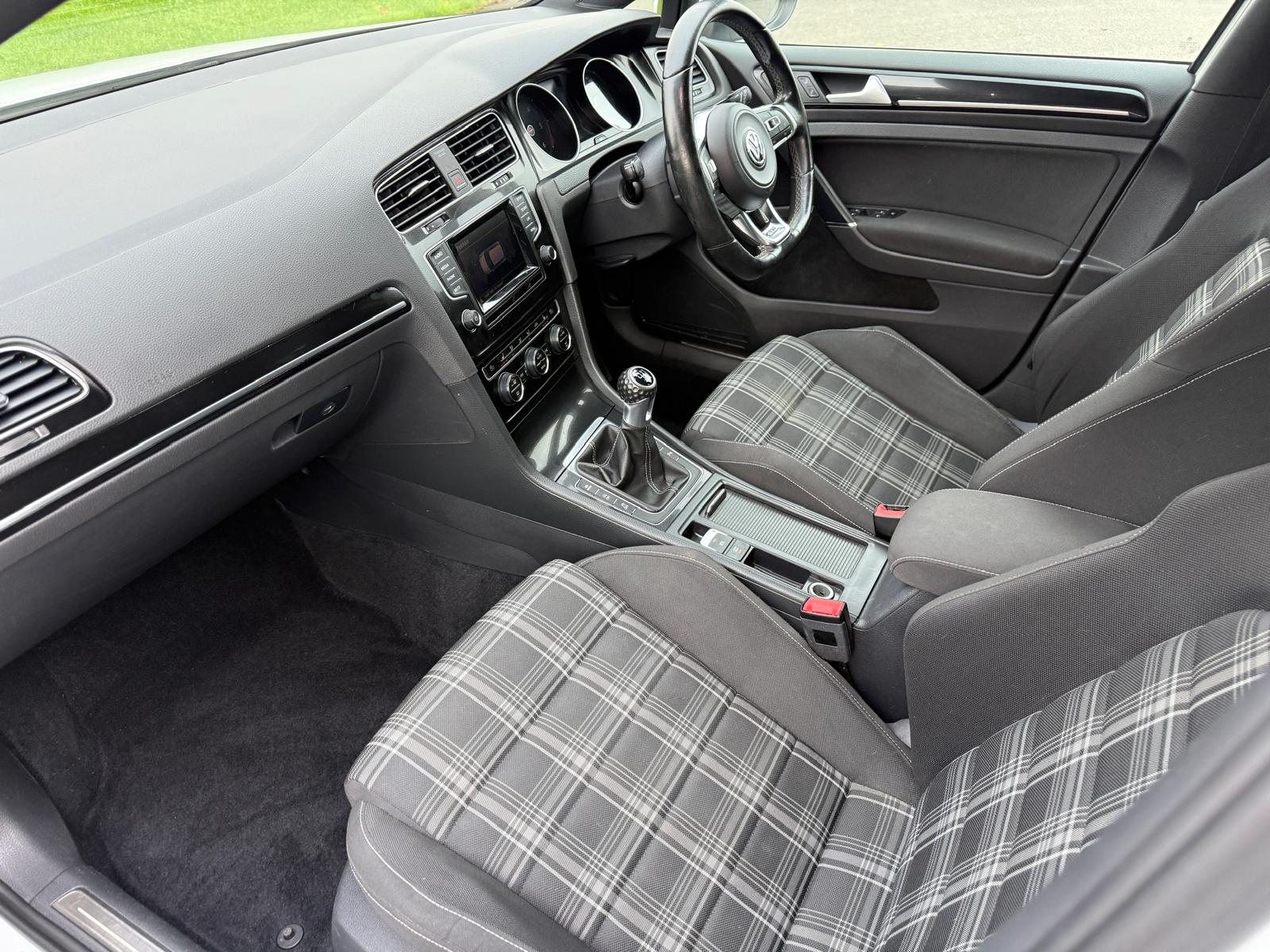 
								Volkswagen Golf GTD 2.0 TDI 5 door full									