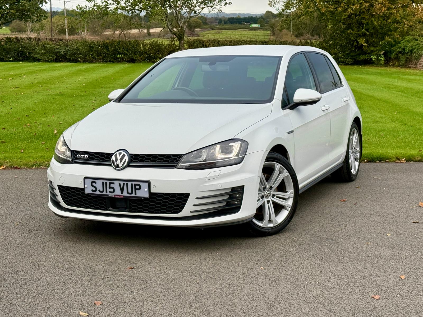 
								Volkswagen Golf GTD 2.0 TDI 5 door full									