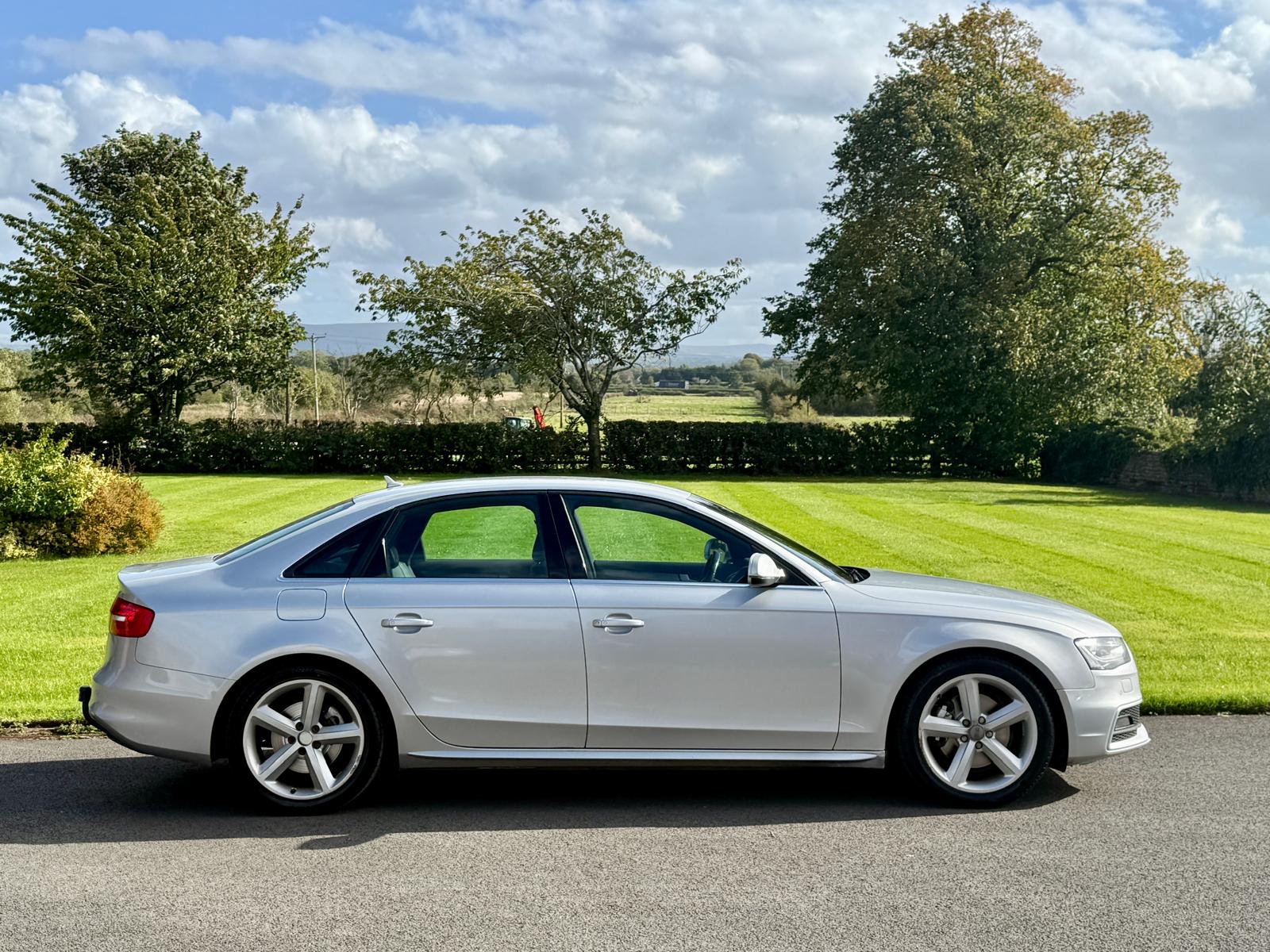
								Audi A4 1.8T S-Line TFSi 4dr full									