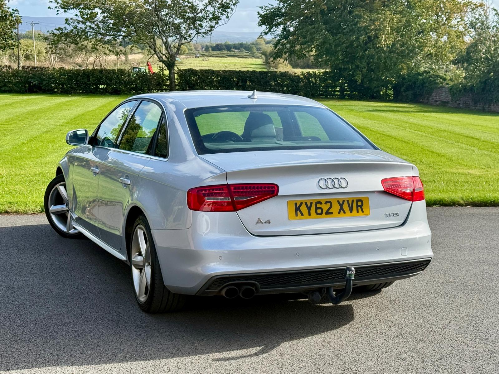 
								Audi A4 1.8T S-Line TFSi 4dr full									