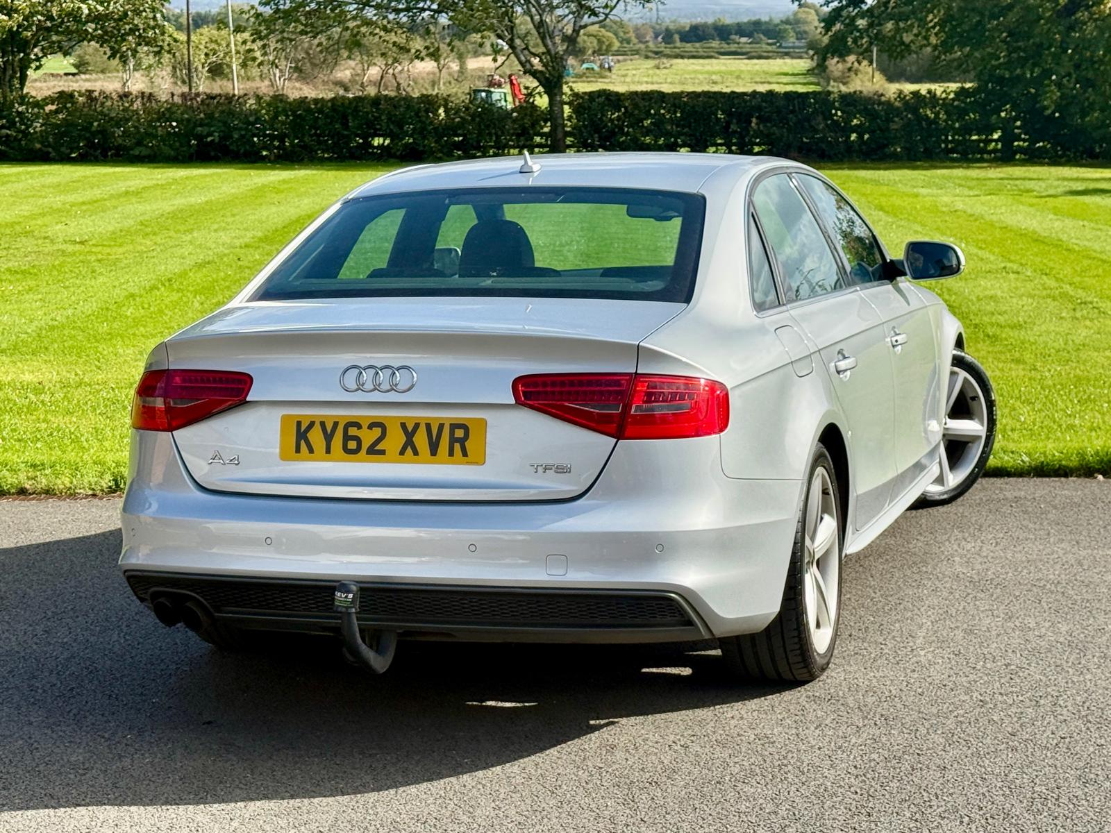 
								Audi A4 1.8T S-Line TFSi 4dr full									