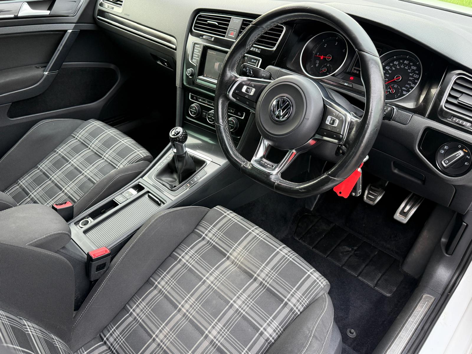 
								Volkswagen Golf GTD 2.0 TDI 5 door full									